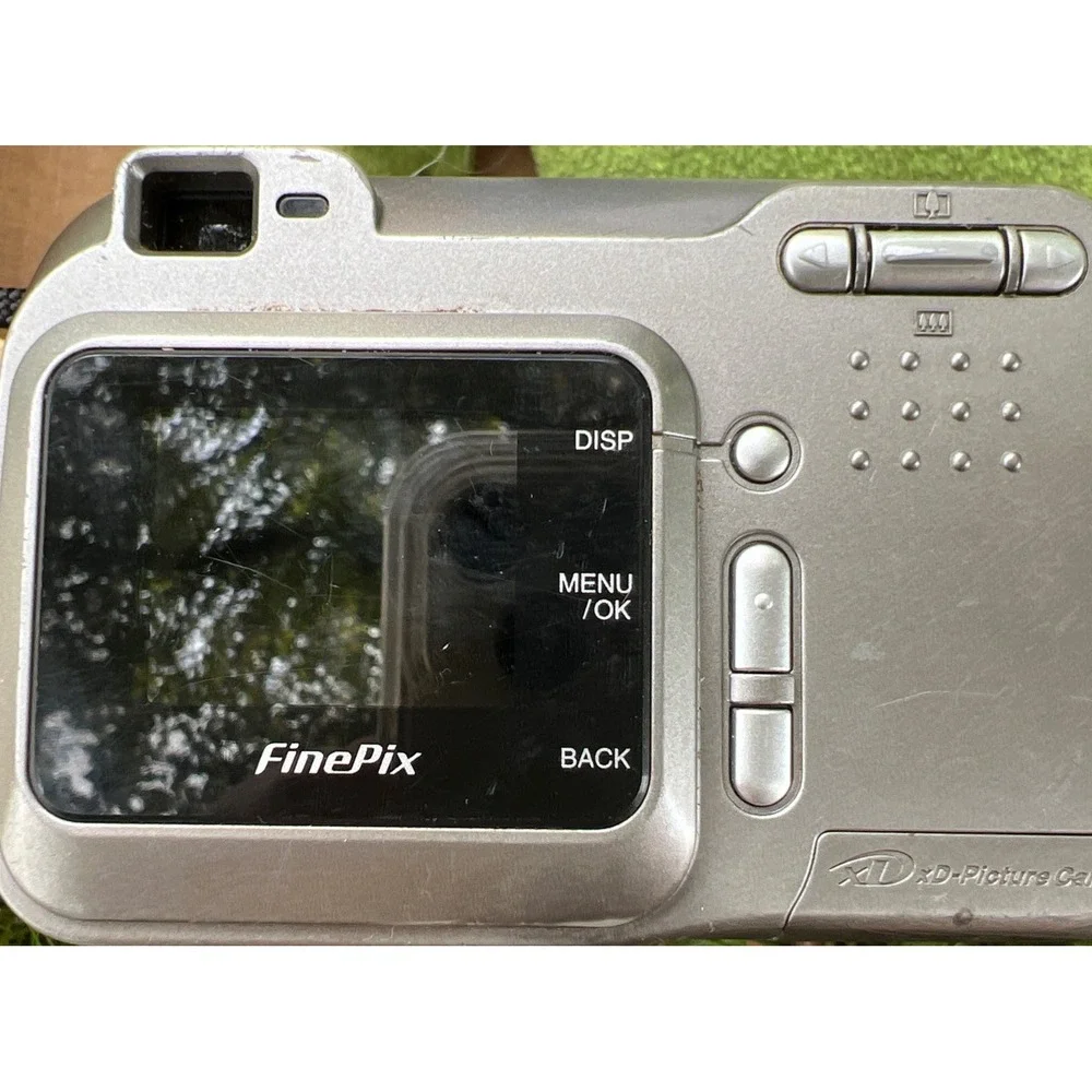 Fujifilm FinePix 2650 Digital Camera Package 2.0MP Tested Metallic Silver‎